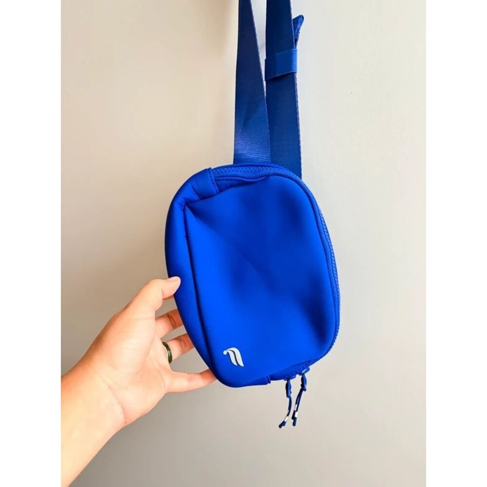 Fabletics The Belt Bag Neoprene Fanny Pack Admiral Blue Crossbody, athleisure
